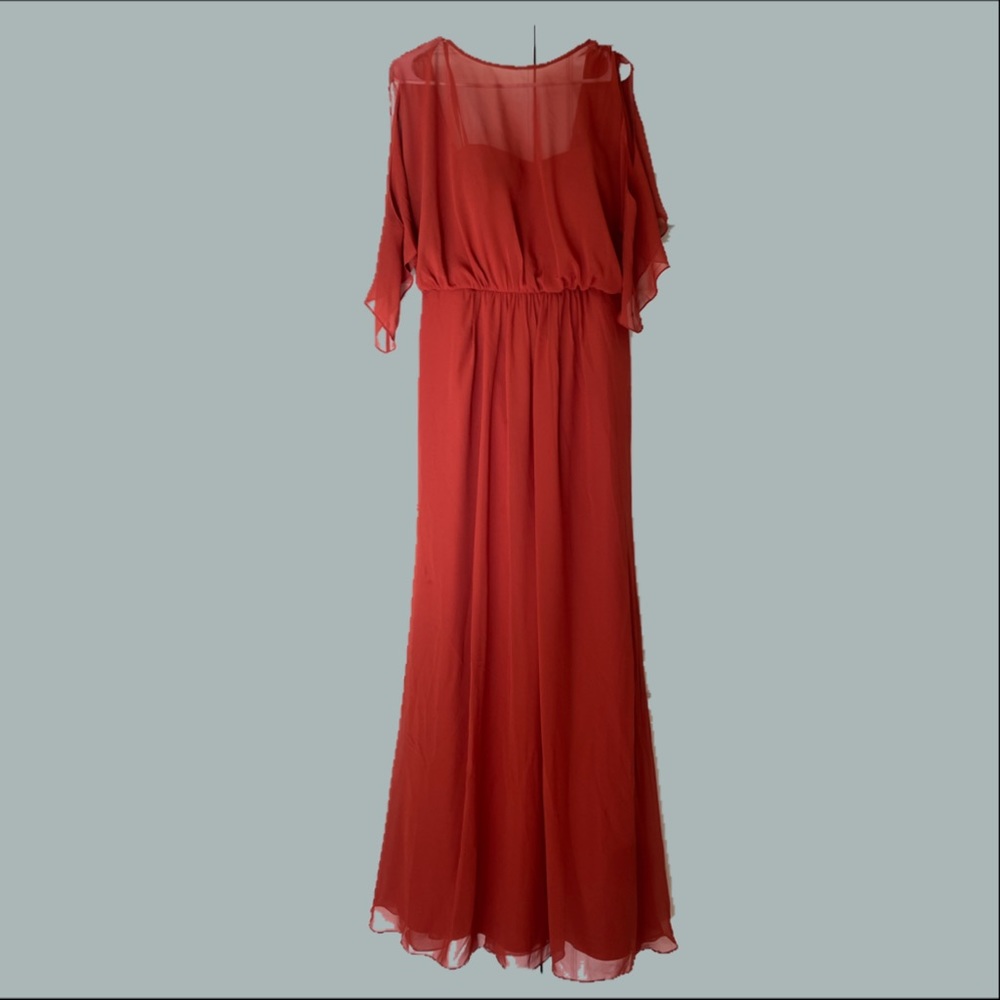 Size 10 rust colored bridesmaids dress. Beautiful but just didn’t me well.